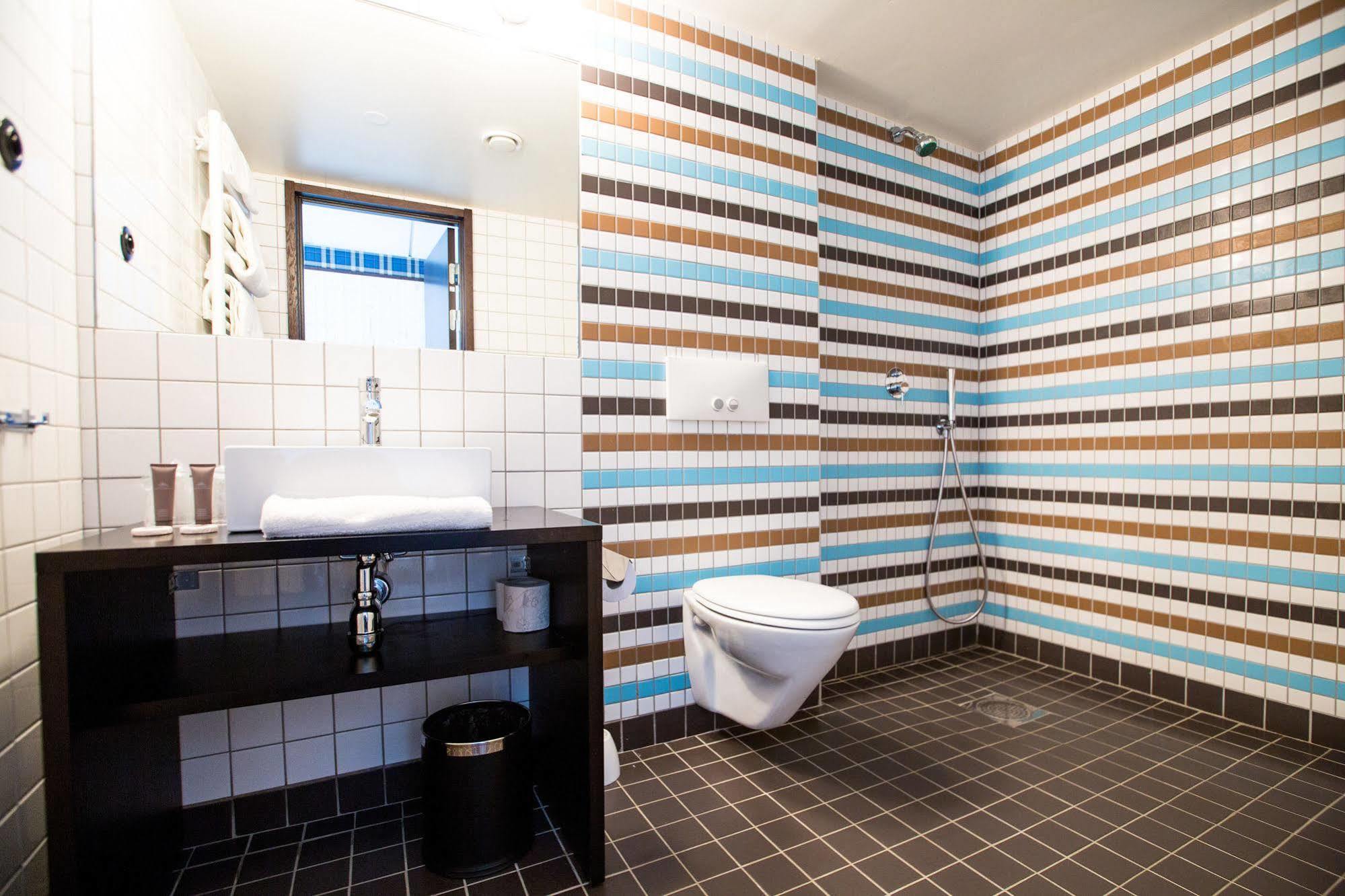 Langley Tango Hotel 3*